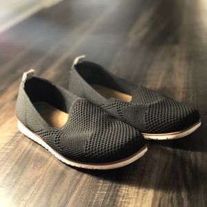 White Mountain Black Flat/Sneaker Dacey size 8